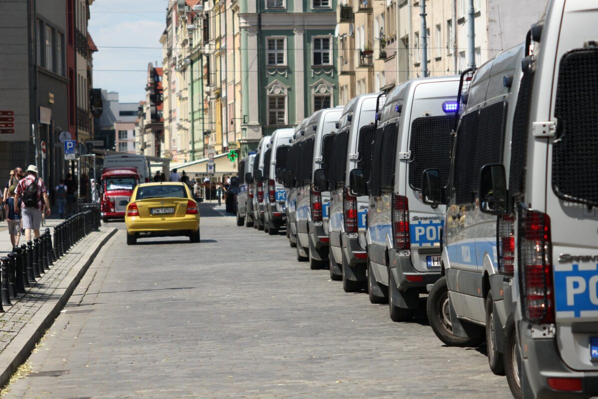 Warszawie grozi powrót „lat 90.”. „Ośmiornica Kierwińskiego” i gangi na Pradze