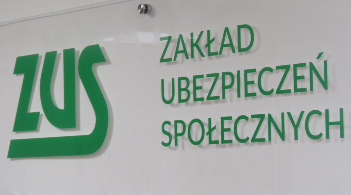 Protest pracowników ZUS. Żądają podwyższenia pensji o 1200 zł