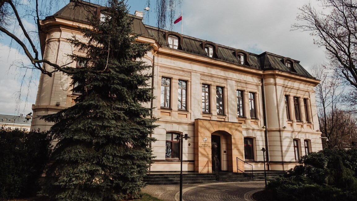 Spór o Trybunał eskaluje. „Władza może wejść razem z drzwiami”