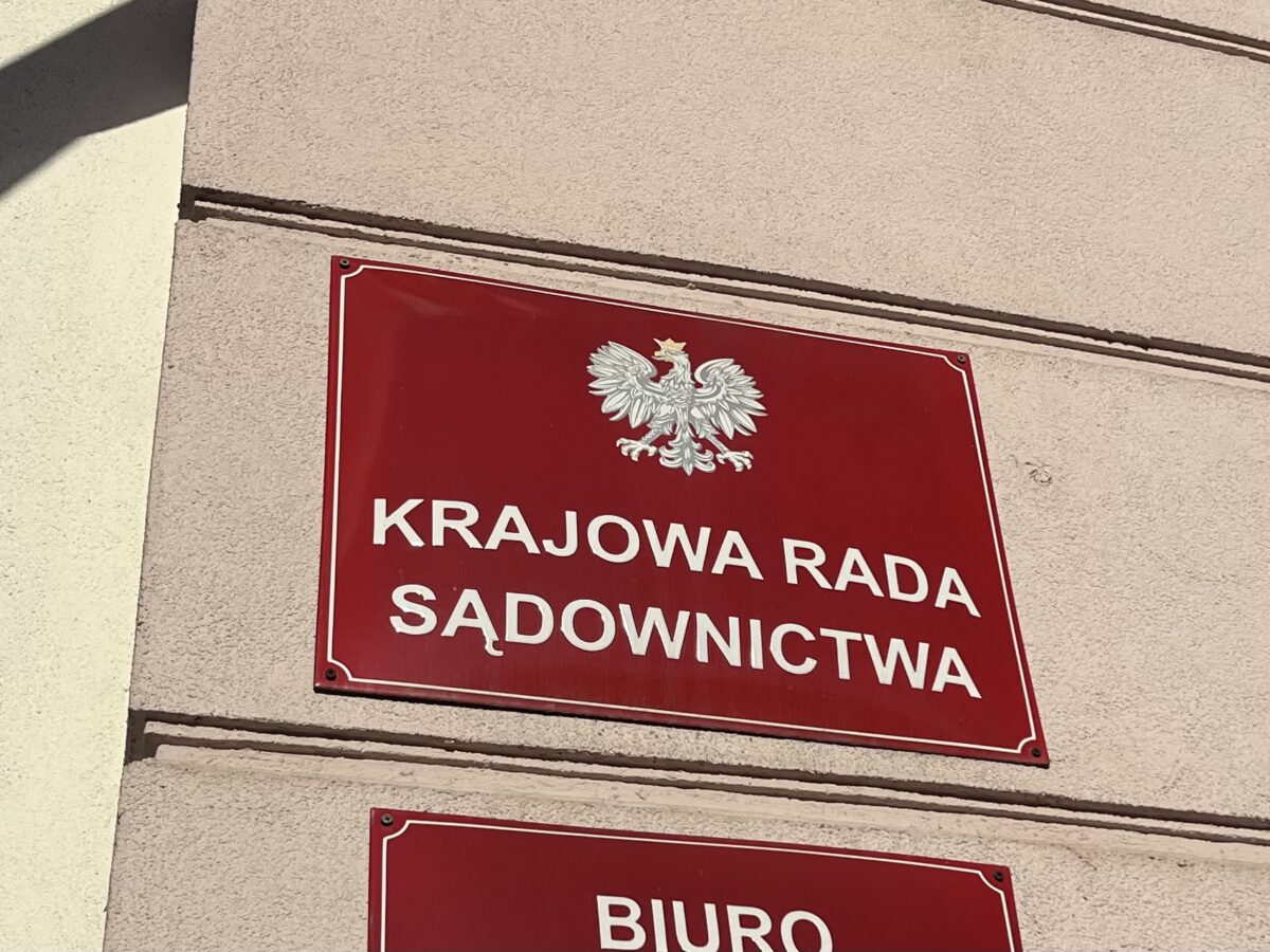 Dlaczego KRS nie jest nielegalna. Vademecum w punktach dla opornych