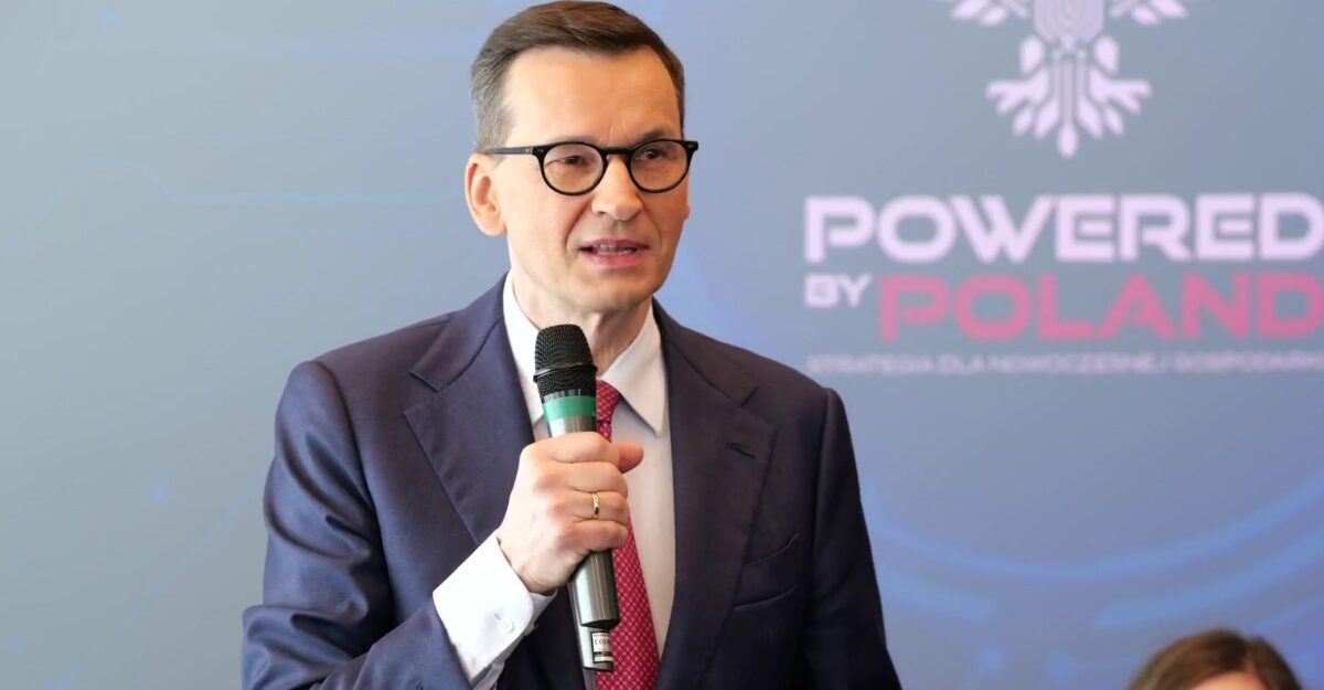 Morawiecki wywalczył swoje. Ma zalegalizowaną frakcję w PiS