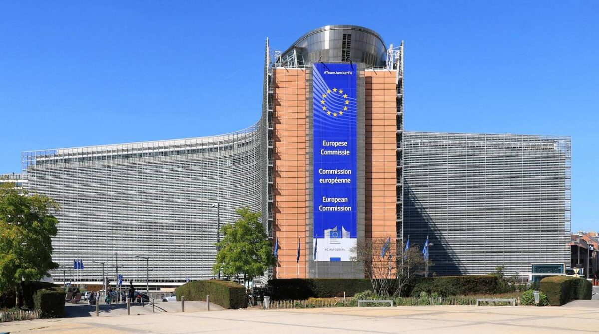 Polska ma zapłacić za błędy Niemiec? Gra o paliwo lotnicze w Europie