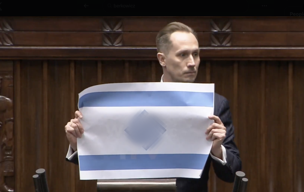 Konrad Berkowicz surowo ukarany przez Prezydium Sejmu za flagę ze swastyką