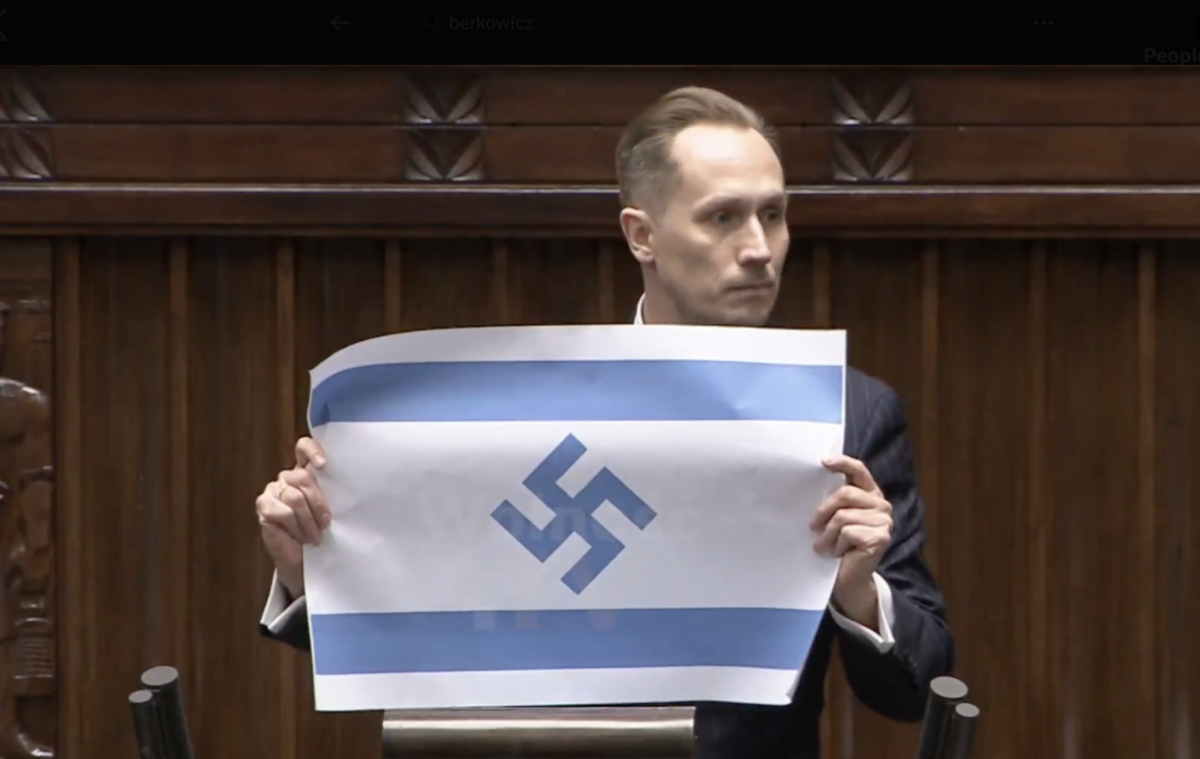 Skandal w Sejmie. Konrad Berkowicz pokazał flagę Izraela ze swastyką