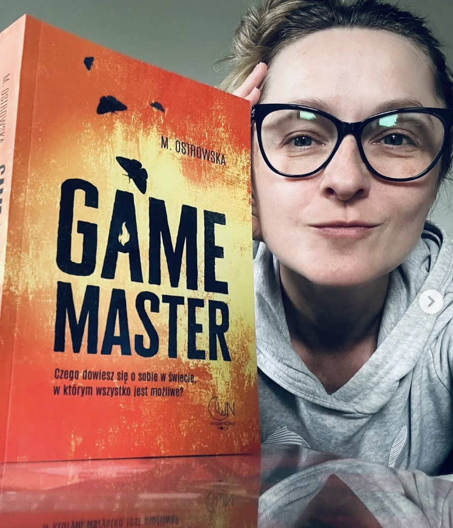 Magdalena Ostrowska-Dołęgowska o swojej najnowszej książce: „To subtelne science fiction, które coraz bardziej staje się rzeczywistością”