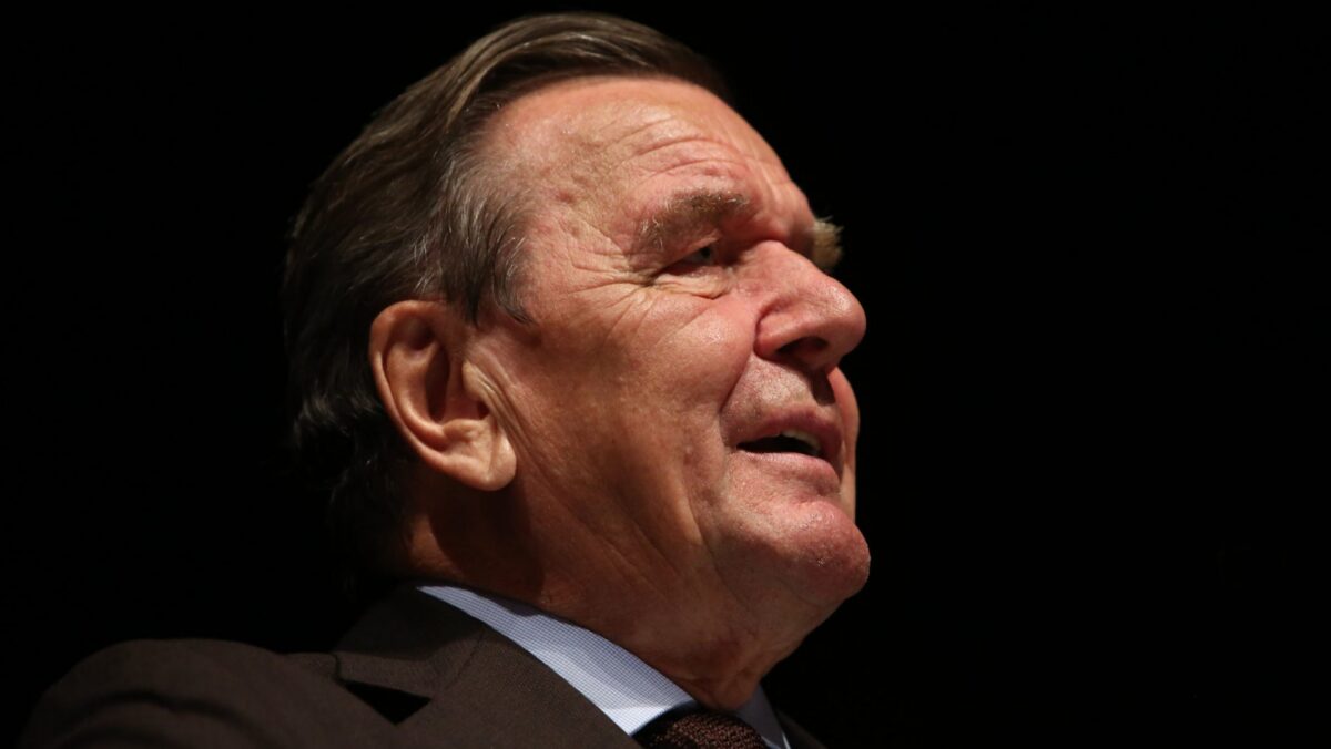 Schröder przyłapany w Moskwie. Niemiecki biznes wraca do gry z Putinem
