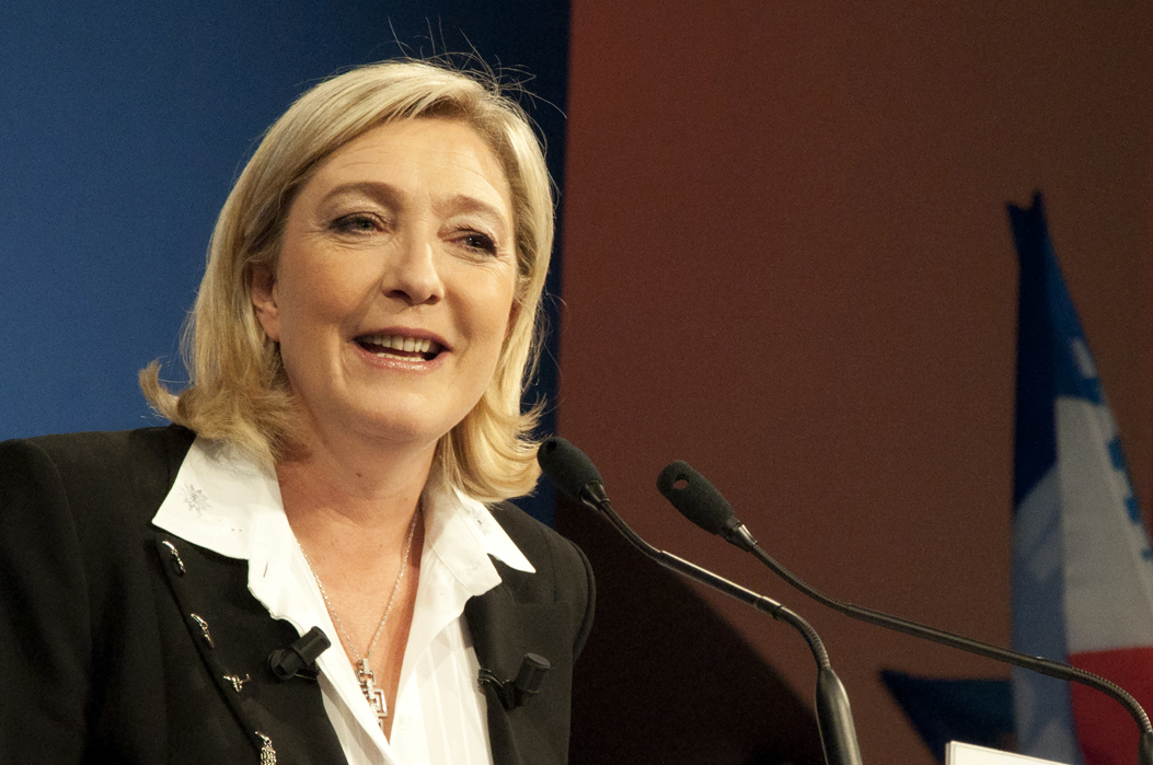 Francja w szoku. Marine Le Pen idzie va banque: „Nie będzie żadnej bransolety”